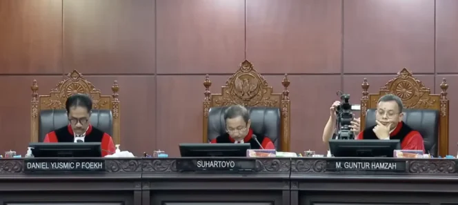 
 Tunjangan Seumur Hidup Anggota DPR Digugat! Mahasiswa & Dosen UII Uji Materi UU Pensiun ke MK