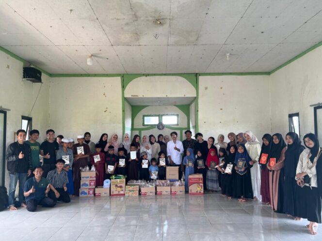 
 Komunitas Berbagi Nasi dan DEMA IAIN Pontianak Hidupkan Semangat Sosial di Pesantren