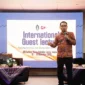 Wakil Dekan I FEBI IAIN Pontianak, Dr. Rasiam, M.A., memaparkan materi tentang integrasi ekonomi dan keuangan syariah dalam pembangunan nasional dan daerah pada Guest Lecture Internasional di Jambi, Rabu (12/11/2025).