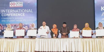 Dekan FEBI IAIN Pontianak, Dr. Samsul Hidayat, M.A., menandatangani Memorandum of Agreement (MoA) bersama 45 dekan FEBI se-Indonesia dalam Kongres Asosiasi Fakultas Ekonomi dan Bisnis Islam (AFEBIS) di UIN Sulthan Thaha Saifuddin Jambi, Rabu (12/11/2025).