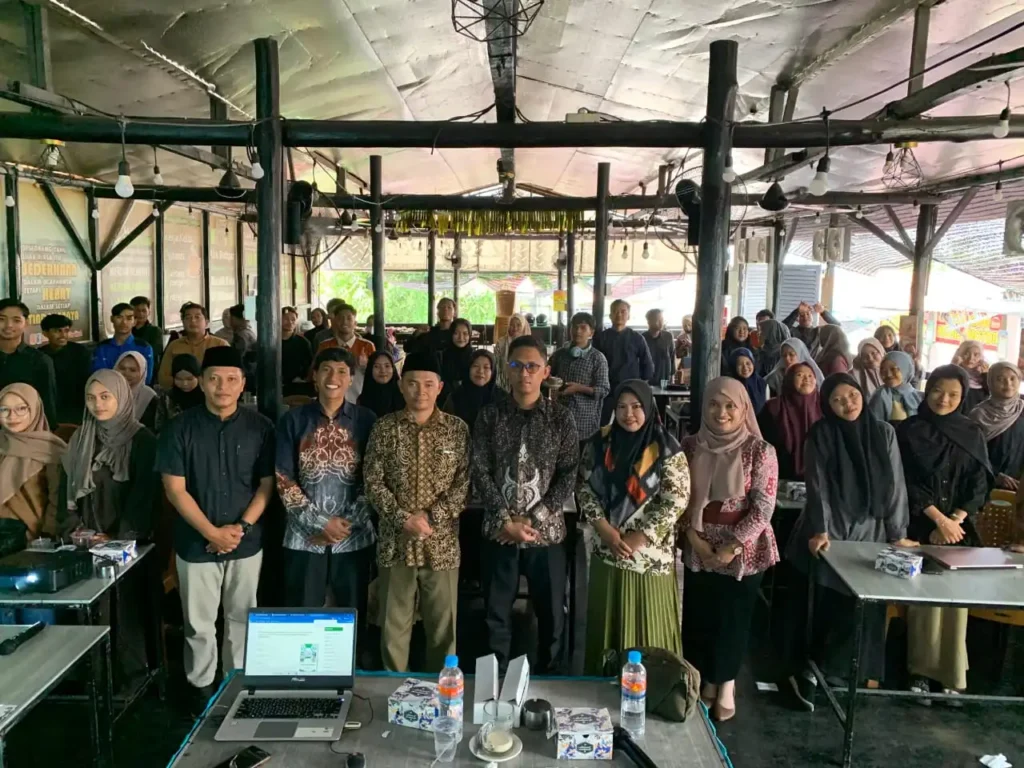 Peserta mengikuti pelatihan optimalisasi pemanfaatan aplikasi Mendeley dalam penguatan literasi akademik mahasiswa di STIT Darul Ulum Kubu Raya, Kalimantan Barat./Ist