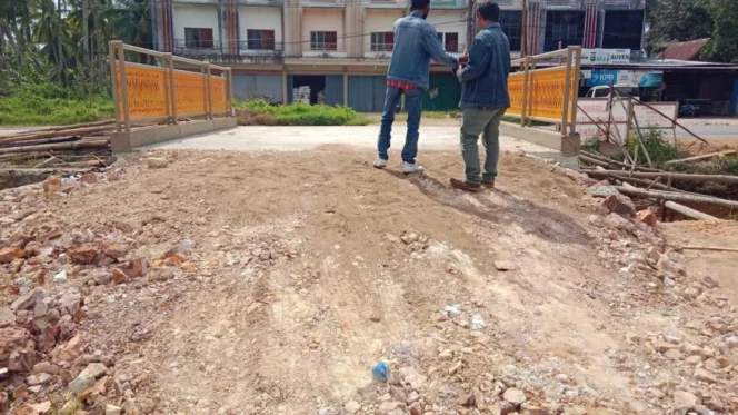 
 Pembangunan jembatan SMAN Segedong di Mempawah rampung Januari 2026, dinyatakan layak pakai dan mendukung akses pendidikan sekolah.