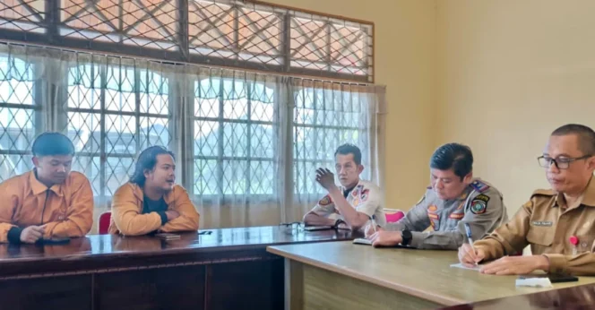 
 Audiensi KKS Sungai Pinyuh dengan Dishub Mempawah membahas penerangan jalan Mempawah, termasuk pemerataan PJU dan mekanisme pajaknya.