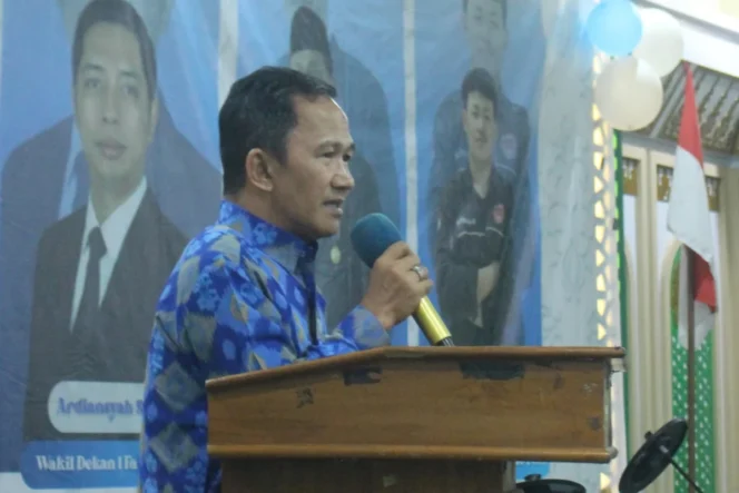 
 Dekan Fakultas Syariah, Firdaus Ahmad, dalam sambutannya menegaskan bahwa mahasiswa Hukum Tata Negara memiliki posisi strategis dalam merespons dinamika politik dan hukum nasional. (30/01/2025)