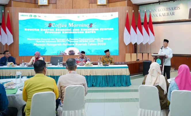
 Gubernur Kalbar H. Ria Norsan saat menyampaikan sambutan pada Coffee Morning SIAR ke-2 di Aula Bank Kalbar, Kamis (8/1/2026). Dalam kesempatan ini, Gubernur menegaskan percepatan pengembangan ekonomi dan keuangan syariah sebagai motor pertumbuhan baru Kalimantan Barat.