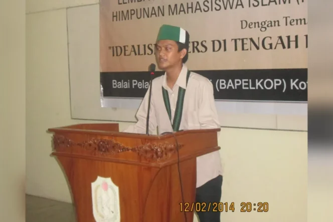 
 Muhammad Holil
Ketua HMI Komisariat Syariah Cabang Pontianak 2014