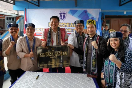 Peresmian Student Center GMKI Pontianak bersama Maruarar Sirait dan pengurus GMKI