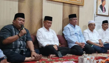 Sekda Kalbar yang juga menjabat sebagai Ketua MW KAHMI, Wali Kota Pontianak, dan alumni HMI menghadiri buka puasa bersama KAHMI Kalbar dan KAHMI Kubu Raya di kediaman Wakil Bupati Sukiryanto.