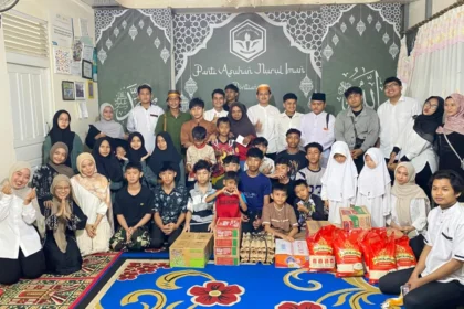 Kegiatan santunan anak yatim oleh IKAMI Sulsel dan HIPMI PT di panti asuhan Pontianak