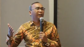 Foto: Paparan Dr. Deni Irvaani dalam Diskusi publik menyoroti rencana pengiriman pasukan Indonesia ke Gaza serta dampaknya terhadap posisi politik luar negeri Indonesia.