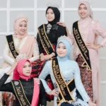 Duta Lanceng dan Praben Pontianak sebelumnya berpose mengenakan busana tradisional daerah