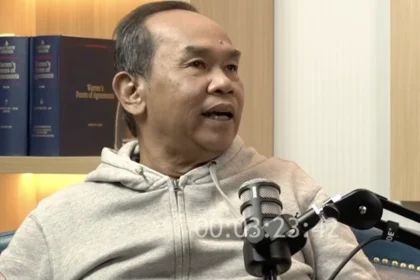 Pakar politik Saiful Mujani memberikan penjelasan mengenai kritik terhadap kepemimpinan Presiden Prabowo dalam sebuah diskusi politik.