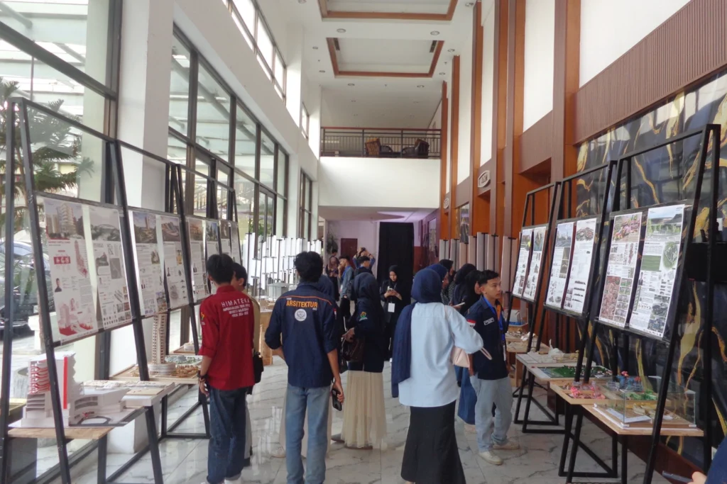 Mahasiswa arsitektur Unimal memamerkan maket mitigasi bencana di forum internasional