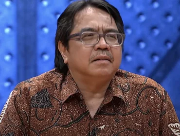 Perubahan posisi Ade Armando dari akademisi menjadi aktor media politik memunculkan perdebatan soal integritas dan konsistensi narasi publik.