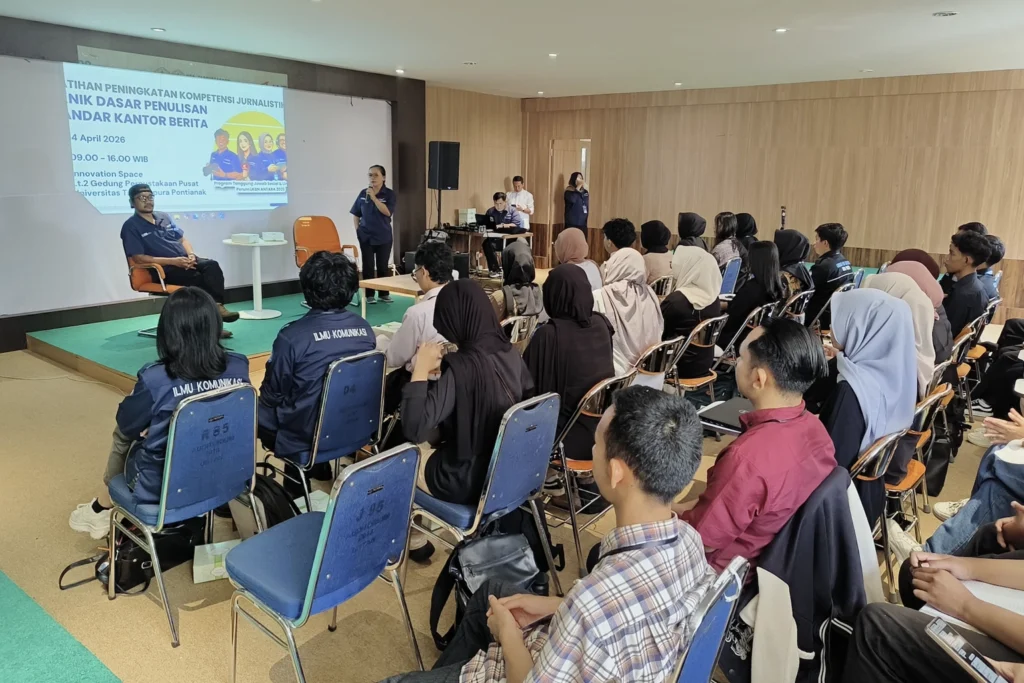 Peserta mengikuti pelatihan jurnalistik mahasiswa oleh LKBN ANTARA di Pontianak