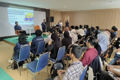 Peserta mengikuti pelatihan jurnalistik mahasiswa oleh LKBN ANTARA di Pontianak