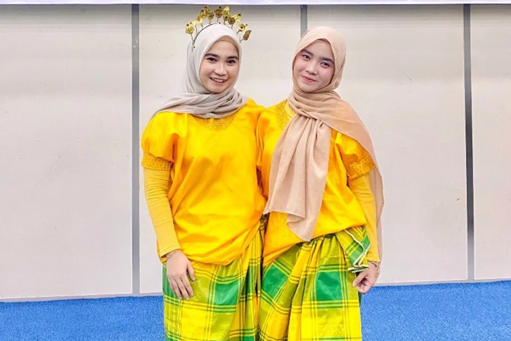 Perempuan Bugis Makassar beraktivitas di ruang publik sambil mempertahankan nilai budaya