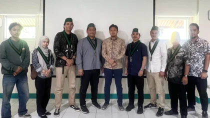 Pengurus BADKO HMI Kalbar saat audiensi PLN Kalbar membahas dampak pemadaman listrik bergilir.