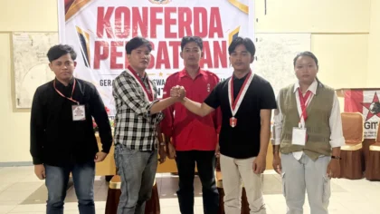 Dokumen dan atribut organisasi pada pelaksanaan Konferda GMNI Kalbar untuk memilih kepemimpinan baru.