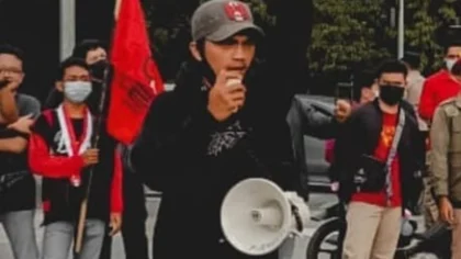 Suasana jalan di Kalimantan Barat saat pemadaman listrik Kalbar menyebabkan lampu lalu lintas tidak berfungsi.