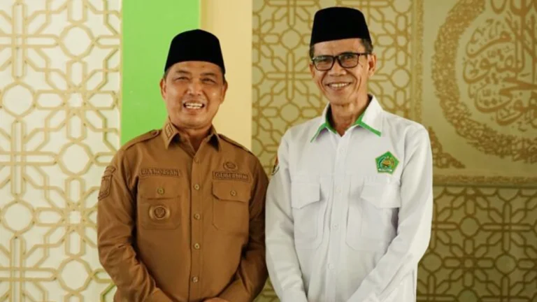 Rektor IAIN Pontianak Wajidi Sayadi bertemu Gubernur Kalbar membahas alih status IAIN.