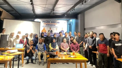 Peserta dialog publik membahas postur APBD Kalimantan Barat dan dukungan fiskal daerah.