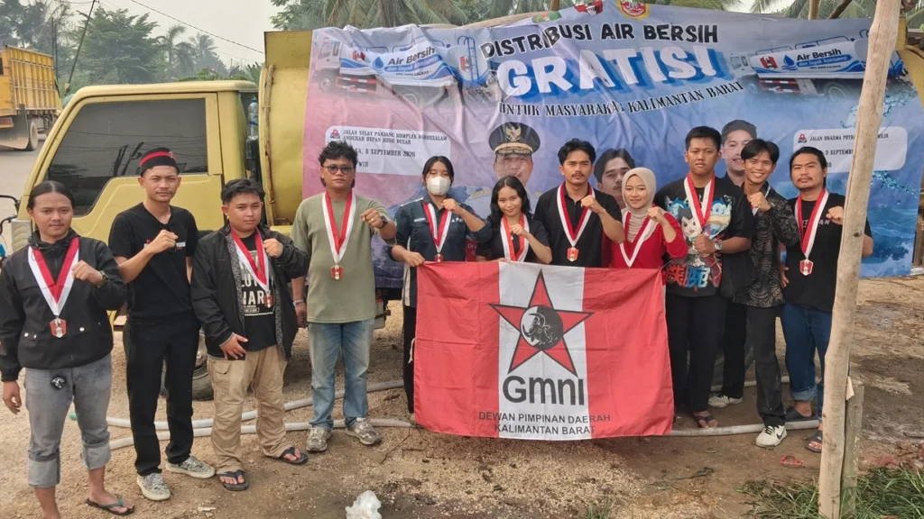 Distribusi Air Bersih oleh GMNI Kalimantan Barat bagi masyarakat terdampak El Niño dan karhutla=