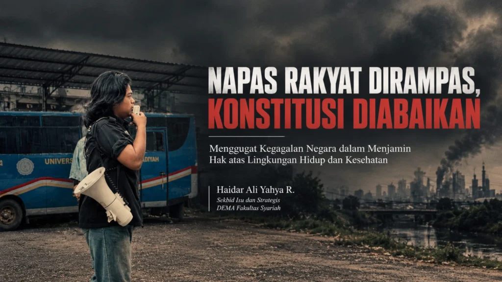 Kabut asap Kalimantan Barat menyelimuti kawasan permukiman saat kebakaran hutan dan lahan terjadi.